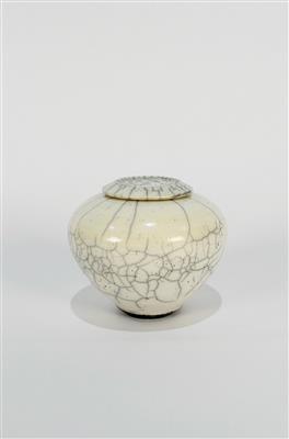 74d746a2-b331-4197-b0c9-3d10bbc0c794.jpg; PB 051; Rakupotje met deksel; ceramiek