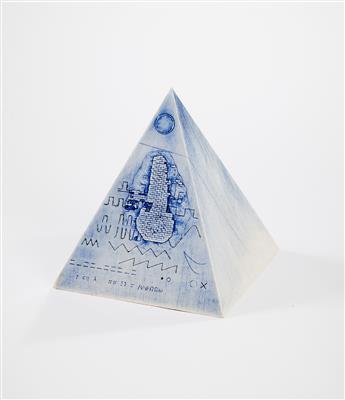 84ee359c-fc90-4546-83a3-7cf6a8b1d9ba.jpg; PB 312; Pyramide; ceramiek