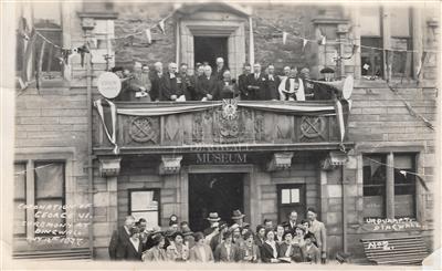 1f8fe6df-2f0f-4a5e-8bd4-247674cabde8.jpg; 0062; Coronation of George VI. Ceremony at Dingwall; photograph