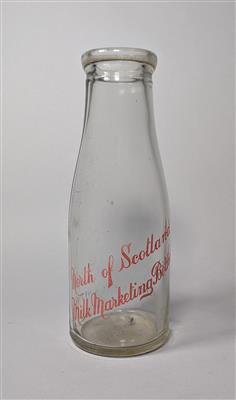 a1042cb5-2832-48d0-b707-5ad1a4d38683.jpg; 1930.02; bottle; bottle