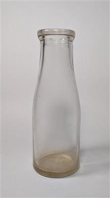 a4eb6087-6a96-47c5-bc28-998292fb5f55.jpg; 1930.04; bottle; bottle