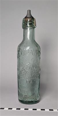 c6f80df1-cc36-4d27-baa8-45a2a3b5d886.jpg; 9822; Lemon & Co. Glass bottle; bottle