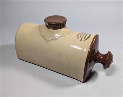 d1e04d5c-e6cd-4efb-9a18-ad4b233fb3a5.jpg; 2005; hot water bottle; hot water bottle