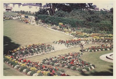 d2ba9a65-d3cc-4824-9957-c62eb6eb7134.jpg; 9963.01; Willie Logan's garden, Dingwall; photograph