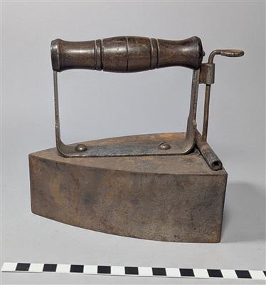 eea6a50c-aec2-477c-aa56-f7ceac0e15b0.jpg; 0037; iron; iron