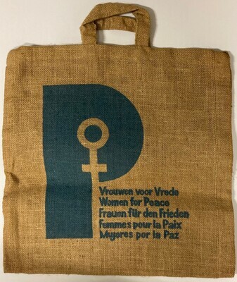 0000-0005-MWE.jpg; 0000-0005-MWE; Jute tasje van ''Vrouwen voor Vrede''; jute