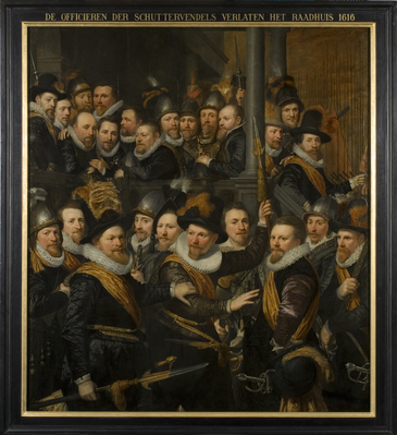 0000-0024-SCH.jpg; 0000-0024-SCH; De officieren van het Oranje Vendel verlaten het stadhuis aan de Groenmarkt; groepsportretten