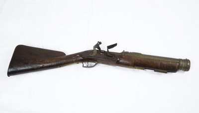 0000-0098-HHI.jpg; 0000-0098-HHI; Pyrotechnische donderbus.; pyrotechnisch wapen