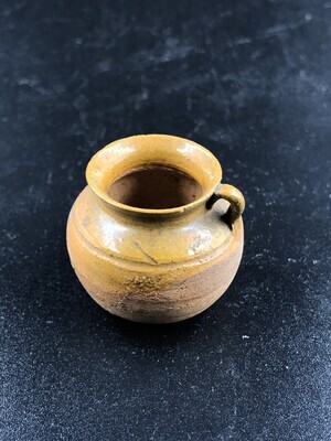 02dc6f8c-08ac-423e-bf4c-61dc677af05c.jpg; 1960-0279-KPO/007; aardewerken pot met één oor; aardewerk