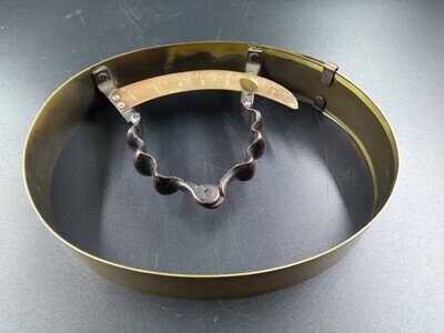 03d0f194-c5df-47ca-ae8d-6f4a5c598b86.jpg; 2002-0039-HHI; Metalen ovalen meetinstrument.; meetinstrumenten