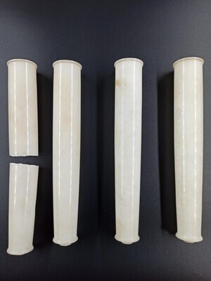 051c12c5-0762-4b94-9f41-0b10878181b8.jpg; 1959-0001-OKU/e; Pilaar van marmeren klok met koperen uurwerk; klokken (uurwerken)