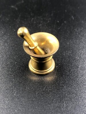 05ed8b43-09dd-4e86-a755-fccda6af7130.jpg; 1960-0259-KPO/008; Koperen vijzel met stamper; vijzels