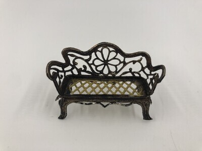 084cbfcd-4e81-4d43-8fcc-dbe63fa48146.jpg; 1967-0000-KPO/016; Metalen bank ; zitbanken (meubilair)