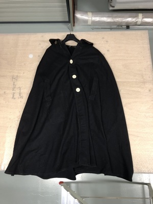 0b7e2cc7-d251-44cb-9950-0e3dfb279afc.jpg; 2022-0001-MWE; Cape van de Haagse jeugdgroepering Kikkers; capes