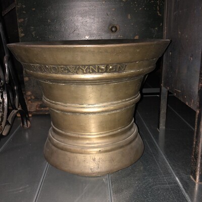 0e9b8d7f-fd7e-4736-bb07-e8efbb620f9f.jpg; 0000-0199-OMO; Apothekersvijzel.; vijzels