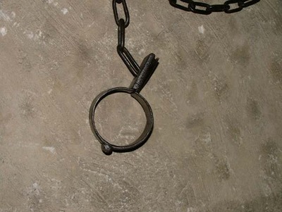 109_a.jpg; 109; Boei met losse ketting; handboeien