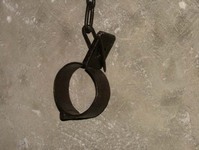 109_b.jpg; 109; Boei met losse ketting; handboeien