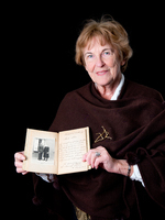 12bf15a9-ad66-4d1f-8b11-f6d5baf3604c.jpg; V-HHM-1446; Het topstuk (poëziealbum) van Leonora H. Johnson van Anrooy; MijnDenHaag*