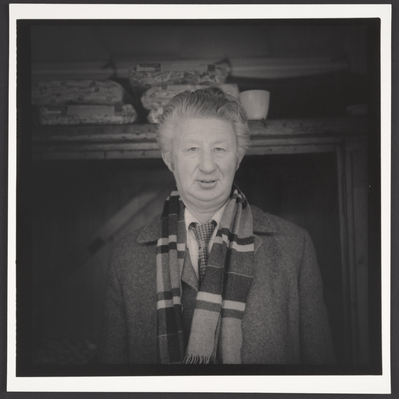 1333ebf8-80c7-4704-9826-9d84b160bbad.jpg; 2023-0114-PRE; Marktkoopman op de Herman Kosterstraat, Den Haag; portretten