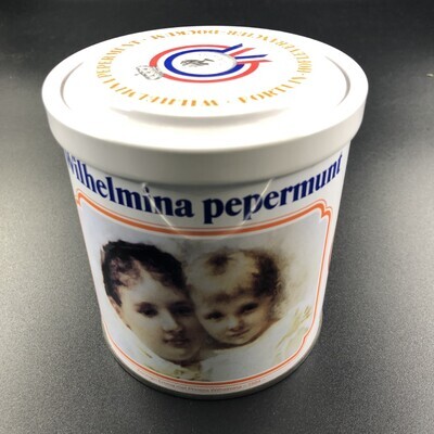 14541d91-f7bf-4abd-8920-2a8cd26ad787.jpg; 1997-0114-HHI/a-b; Pepermuntblik met deksel van Wilhelmina pepermunt met foto's van leden van het koninklijk huis.; pepermuntblik