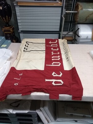 15ce5e61-692e-4634-823c-7e6c666cfe2e.jpg; 0000-0017-MWE/a; Vlag van O.L.S. De Burcht Twickelstraat 5.; vlaggen