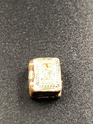 16e3c326-55ef-49f2-8799-b752da52a0ed.jpg; 1960-0284-KPO/118; Zilverkleurig metalen bijbeltje; Bijbel