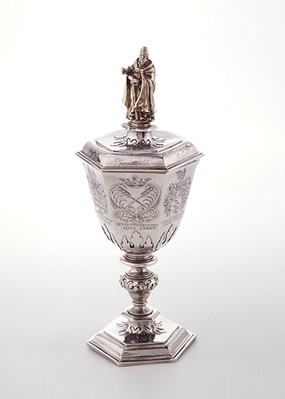 1889-0001-OME.jpg; 1889-0001-OME; Zilveren gildebeker met deksel, St. Obertsgilde.; gildebeker