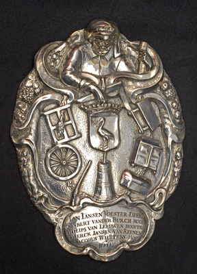 1893-0001-OME.jpg; 1893-0001-OME; Zilveren gildeplaat St. Josephsgilde; gildeplaat