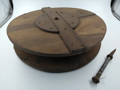 192bc335-d38c-4e54-a633-2b00e13d41cb.jpg; 231; Katrol voor brandslang; katrollen