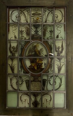 1954-0003-OGL.jpg; 1954-0003-OGL; Glas-in-lood raam met opschrift 'Claera van Reede moeder inder tijt vant gasthuis Anno 1629';