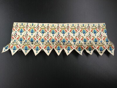 1960-0277-KPO-011.jpg; 1960-0277-KPO/011; Textielen kap voor schoorsteenmantel.; miniaturen