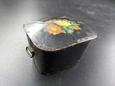 1960-0277-KPO-022.jpg; 1960-0277-KPO/022; Beschilderde metalen houtbak.; miniaturen