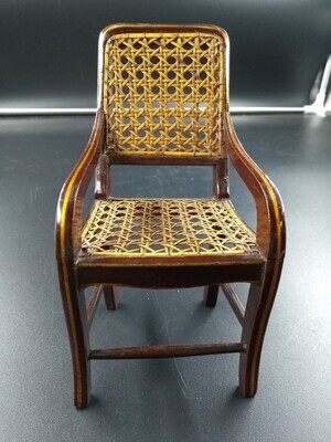 1960-0277-KPO-023.jpg; 1960-0277-KPO/023; Houten stoel met opengevlochten rieten zitting en rug.; miniaturen