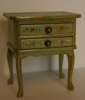 1960-0282-KPO-16-52.jpg; 1960-0282-KPO/16-52; Werktafeltje uit de salon van het grote poppenhuis.; werktafels