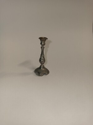 1960-0286-KPO-055.jpg; 1960-0286-KPO/055; Zilverkleurige kandelaar; miniaturen