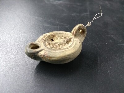 1960-0303-KPO-013.jpg; 1960-0303-KPO/013; Olielampje van aardewerk.; miniaturen