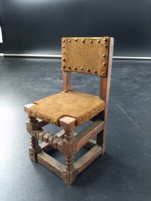 1960-0303-KPO-027.jpg; 1960-0303-KPO/027; Eikenhouten stoel met lederen bekleding.; miniaturen