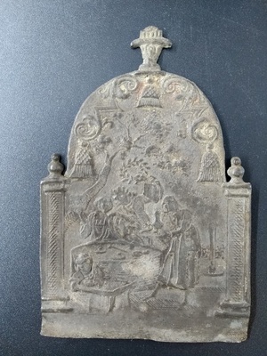 1960-0303-KPO-036.jpg; 1960-0303-KPO/036; Loden haardplaat met bas-reliëf.; miniaturen