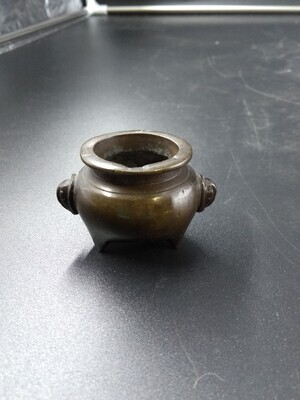 1960-0303-KPO-066.jpg; 1960-0303-KPO/066; Bronzen pot op 3 pootjes.; miniaturen