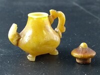 1960-0303-KPO-068b.jpg; 1960-0303-KPO/068; Geel glazen theepot.; miniaturen