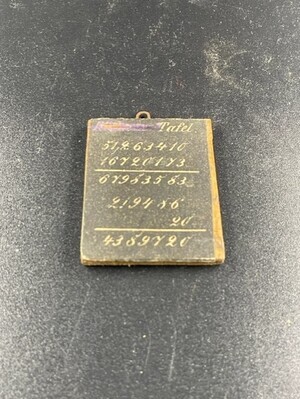 1a2df36c-fc2f-410d-b17e-ab7b6dc8a5c0.jpg; 1960-0279-KPO/022; Houten bord; bord (informatie)