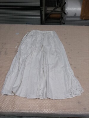 1b6e117c-868e-4488-86ae-73a314944cfb.jpg; 2000-0008-HHI; Onderrok; onderrokken