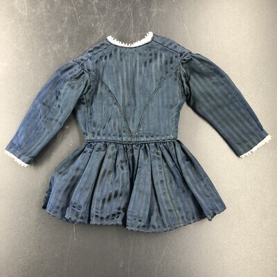 1bb18931-0dba-442e-b10a-966a7b8b4556.jpg; 1960-0208-KPO/d; Blauw jurkje; poppenkleding