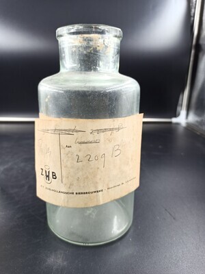 1dbe5fd6-345d-44e6-94f6-a81e07e89d97.jpg; 1993-0017-HHI/1; Een ZHB apothekersfles; flessen