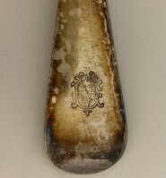 2010-0005v-MME.jpg; 2010-0005-MME; Opscheplepel afkomstig uit het Ziekenhuis Bronovo; eet- en drinkgerei