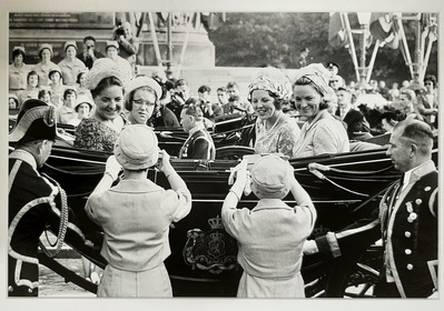 2010-0112-PRE.jpg; 2010-0112-PRE; De prinsessen Magriet, Christina, Beatrix en Irene in een calèche op Prinsjesdag; fotografie