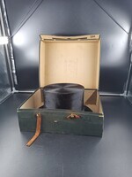 2011-0010-MWEc.jpg; 2011-0010-MWE; Hoge hoed; hoeden