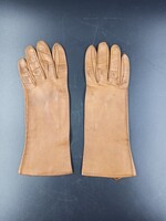 2011-0011-MWEa.jpg; 2011-0011-MWE; Een paar leren handschoenen; handschoenen