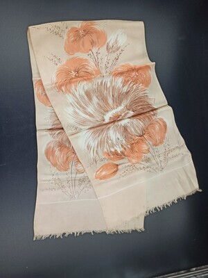 2011-0016-MWE.jpg; 2011-0016-MWE; Zijden sjaaltje; sjaals (kledingaccessoires)