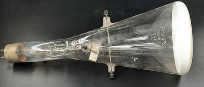 2011-0023-HHI.jpg; 2011-0023-HHI; Lamp van televisie; electronica